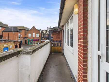 Ethorpe Crescent, Gerrards Cross, Buckinghamshire,SL9 - Photo 4