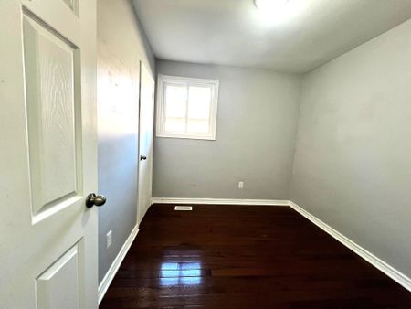 For Lease - 552 Monteith Avenue Unit# Main, Oshawa, Ontario - Photo 2