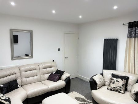 3 bedroom semi-detached house to rent - Photo 3