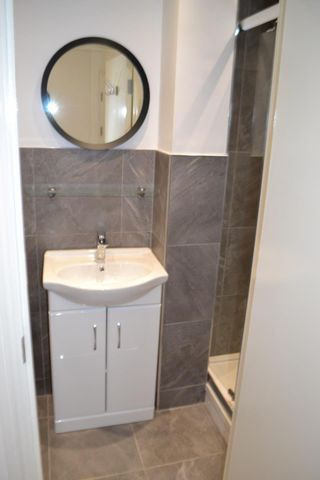 Studio Flat, Mayfair Avenue, IG1 - Photo 2