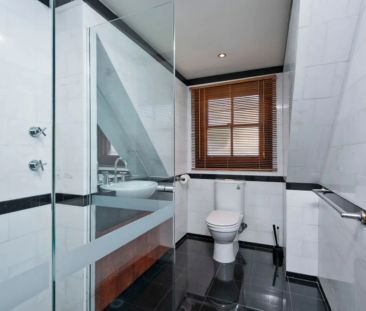 Chic Furnished Apartment in Gorgeous Linley Point - Photo 5