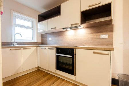 3 bedroom apartment to rent - Photo 4