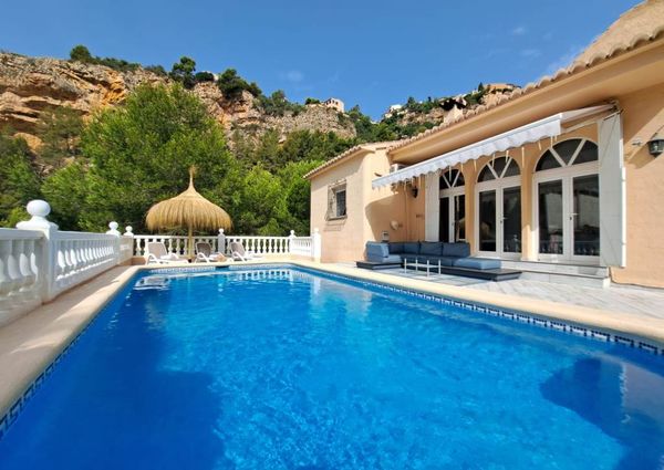 For rent villa with private pool near the beach in Cumbre del Sol, Benitachell