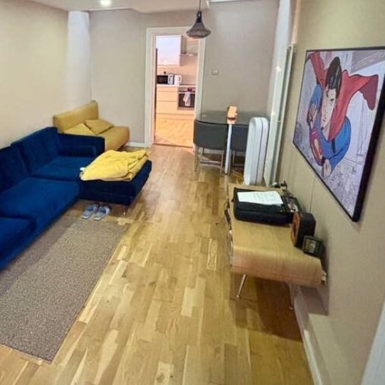 1 Bed Terraced House, St Frideswides Mews, E14 - Photo 1