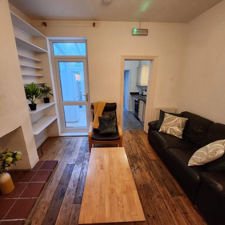 4 bedroom terraced house to rent - Photo 1