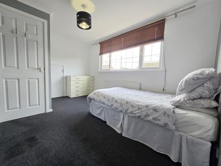 3 bedroom semi-detached house to rent - Photo 3