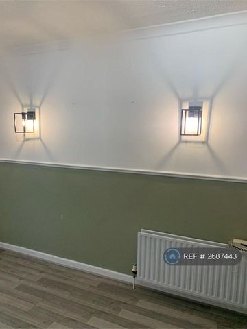 3 bedroom flat to rent - Photo 2