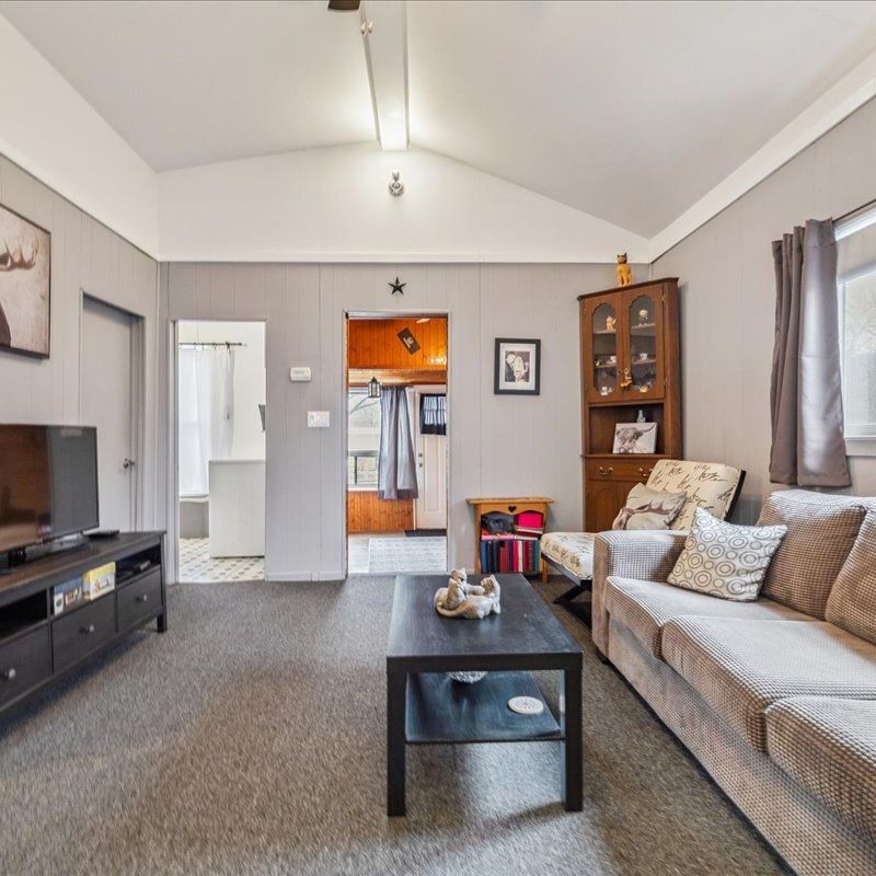 For Lease - 7 North Park Avenue, Hamilton, Ontario - Photo 1