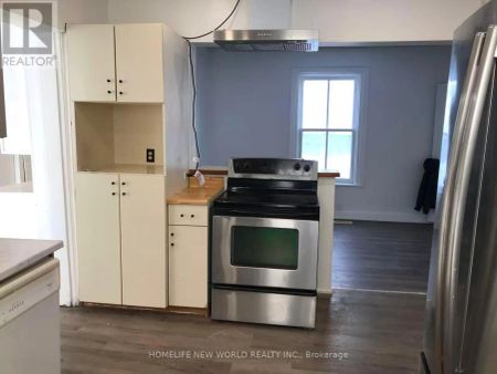 162 DUNDAS STREET E - Photo 4