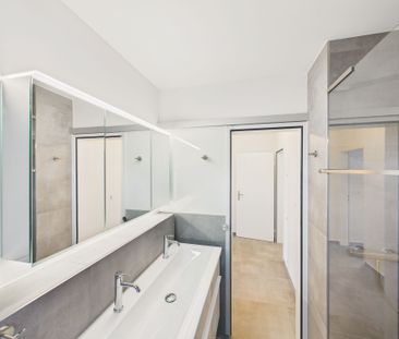 Luminous 3.5-room apartment in Dietikon – First occupancy after ren... - Photo 1