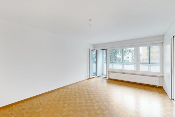 Enjoy the benefits of this central living location! - Photo 1