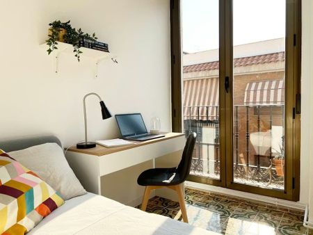 Calle del Dos de Mayo, Madrid, Community of Madrid 28004 - Foto 2