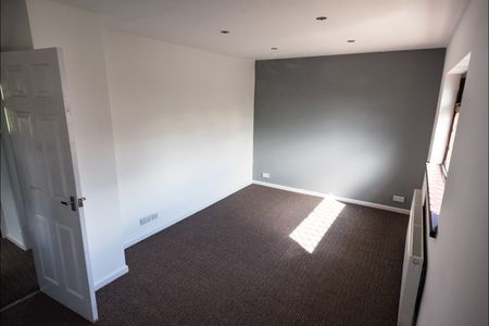 2 Bed Semi-Detached House, Rydal Drive, LS27 - Photo 3