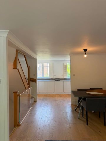 3 Bed Terraced House, Bray Crescent, SE16 - Photo 3
