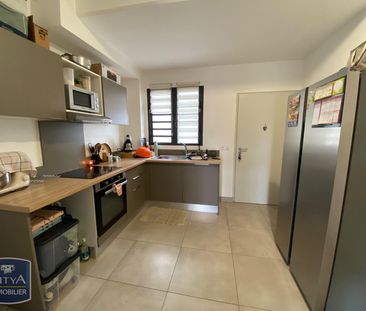 Location Appartement 3 pièces 62m² ST GILLES LES HAUTS 97435 - Photo 3