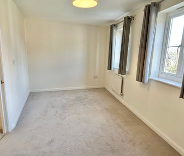 3 bedroom Superb Three Bedroom House to rent - Photo 4