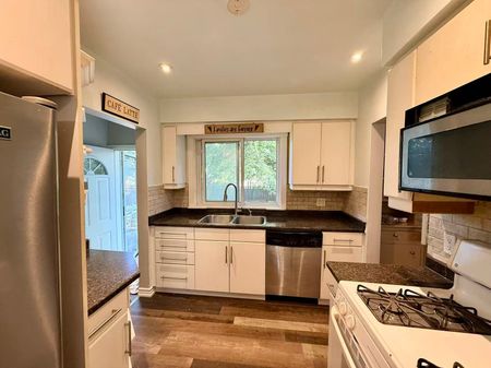 For Lease - 4070 Lorraine Crescent, Burlington, Ontario - Photo 3