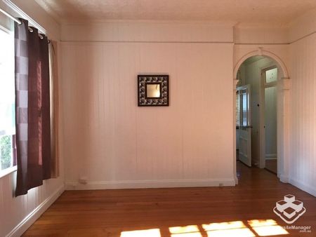 Perfect Share House in Unbeatable Location - Photo 5