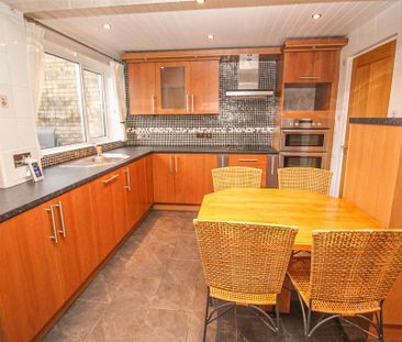 3 bedroom semi-detached house to rent - Photo 4