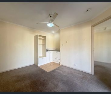 Low-Maintenance Retirement Villa in a Peaceful Community - Photo 6