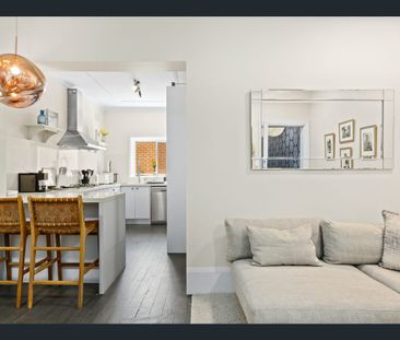 Fully Furnished Modern Art Deco Apartment - Photo 6