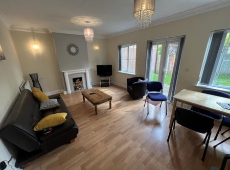 3 bedroom semi-detached house to rent - Photo 3