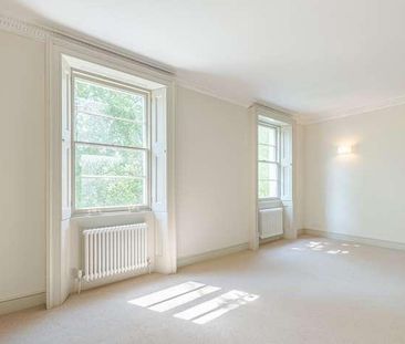 St Georges Square, London, SW1V - Photo 1