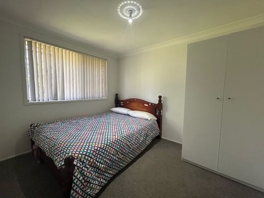 Cozy Family Home in a Hassle Free Location! - Photo 1