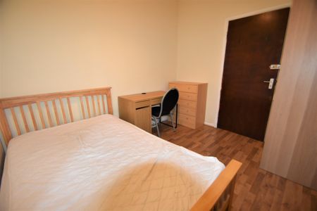 4 bedroom apartment to rent - Photo 2