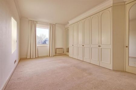 3 bedroom flat to rent - Photo 3