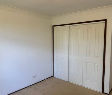 Comfortable 3 Bedroom Home in a Quiet Street - Photo 4