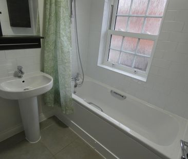 3 bedroom semi-detached house to rent - Photo 6