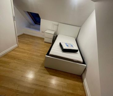 1 bedroom in a house share to rent - Photo 1