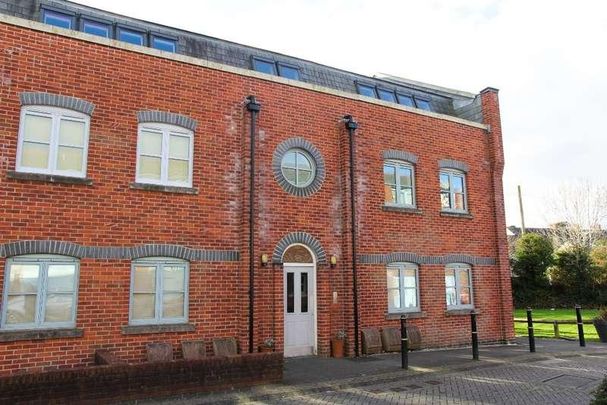 Brunel Court, Truro, TR1 - Photo 1