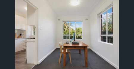 Immaculately presented oversized 2 bedroom Unit - Photo 2