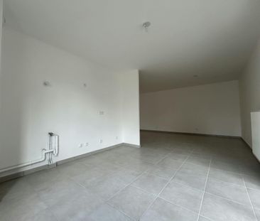 Bron : Beau T3 neuf avec cuisine aménagée, loggia et parking - Photo 3