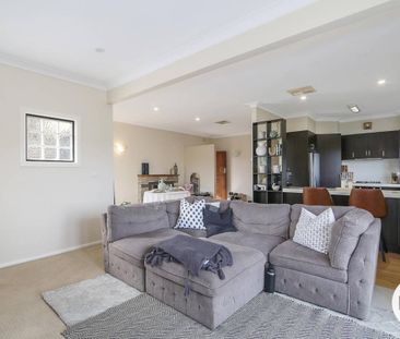 BEAUTIFUL HOME WITH STUNNING VIEWS! - Photo 3