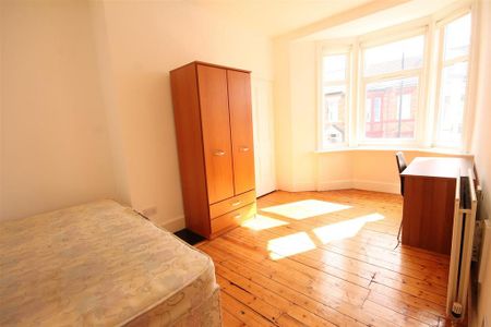 4 bedroom terraced house to rent - Photo 3