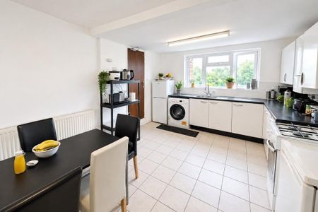 1 bedroom in a house share to rent - Photo 3