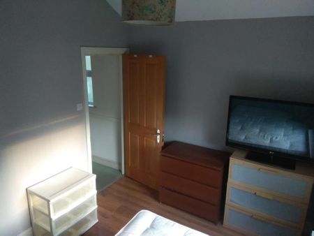 1 bedroom in a house share to rent - Photo 5