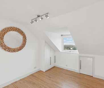 Bright and spacious split level apartment on Richmond Hill - Photo 2