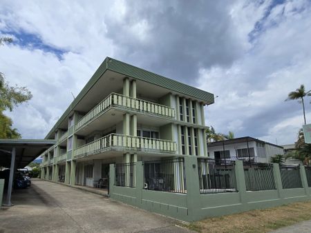 INNER CITY LIVING!!!! - Photo 4