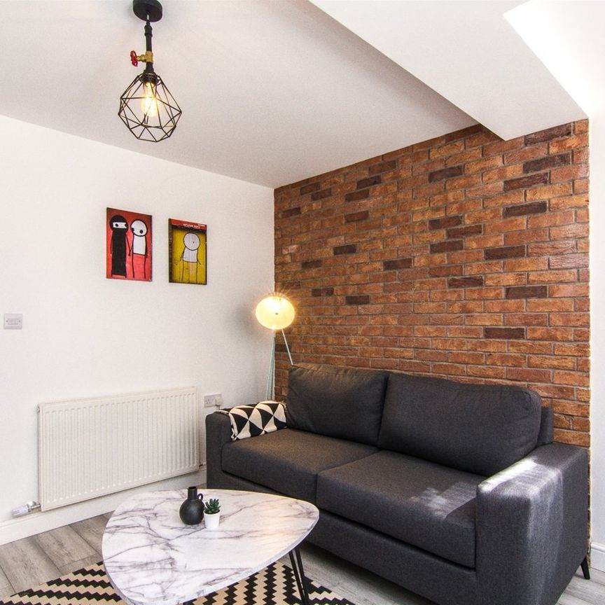 5 Bed Terraced House, Hollis Road, CV3 - Photo 1