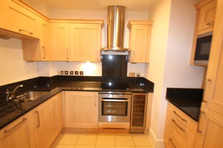 Woodham Place, Woodham, Surrey, KT15 - Photo 3