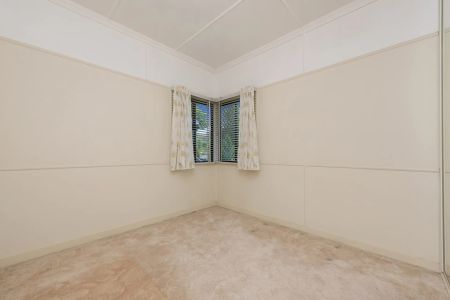 Charming Low-Maintenance Home in Quiet Holland Park West Street - Photo 3