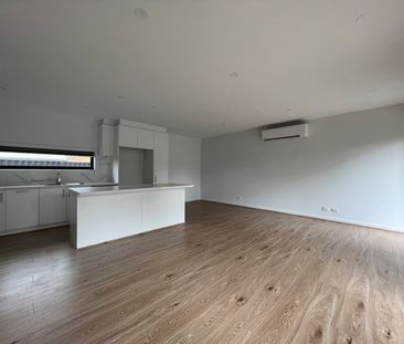 STUNNING TWO BEDROOM TOWNHOUSE - Photo 4