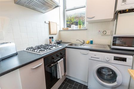 1 bedroom Flat To Let - Photo 5