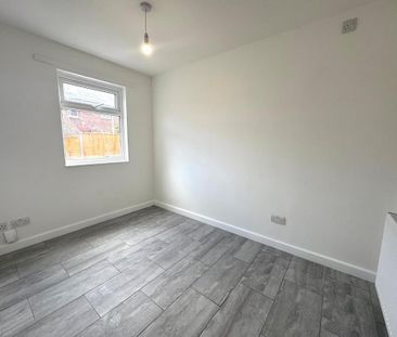3 bedroom end of terrace house to rent - Photo 4
