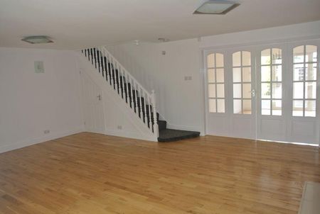 4 bedroom end of terrace house to rent - Photo 4