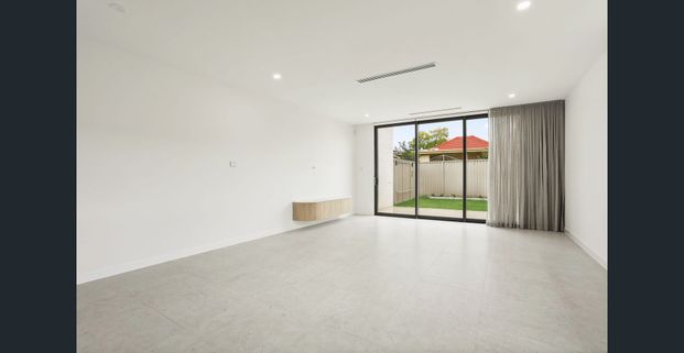 Luxury Living Designer Duplex in a Premier Lifestyle Pocket - Photo 1